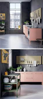 Die Kleine Designer Pantrykuche Kann Individuell Mit Kuhlschrank Backofen Waschbecken Oder Spulmaschine Ausgerichte Kucheninsel Kleine Kuche Einrichten Kuche