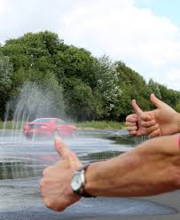 Daumen Hoch 3 Gute Grunde Fur Ein Fahrsicherheitstraining Gesteigerte Fahrkompetenz Mehr Fahrspass Hohere Fahrsicherheit Jetz Intensives Training