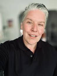 I have learned so much from your thoughtful posts, Rowan. Know that there  are more of us here reading with love than there are spewing with hate.  🏳️‍🌈