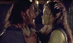 And travis fimmel had no trouble the former wife of singer robin thicke is painted green with her hair in a mess and sports mini tusks. Warcraft S Travis Fimmel Says On Screen Chemistry With Paula Patton Was Pretty Easy Daily Mail Online