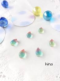 送料無料 再販 小さな虹色のしずくピアス アイスブルー 樹脂クラフト ハンドメイド マルシェ ハンドメイド