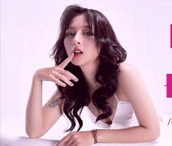 Anh đăng ký tham gia nhiều cuộc thi âm nhạc nhưng không đạt được thành tích cao, nổi bật nhất có thể kể đến top 7 chung cuộc của cuộc thi the x factor vào năm 2014. Hot Girl Lena Gay Xon Xao Vá»›i Nhan Sáº¯c Khac Láº¡