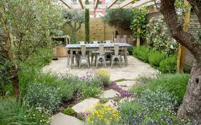How much space is needed for a dining table and chairs? Liveabode 8 Inviting Outdoor Dining Rooms