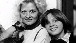 A diferencia de otros amores que pasaron por la vida del mexicano (que fueron cientos) ella tiene dos hijos y conoce bien los detalles de su biografía, en especial la gran tragedia de la desaparición de marcela basteri, madre de luismi. T74arbyiop9qtm
