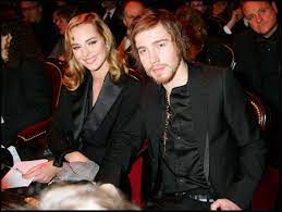 Version originale à retrouver sur & le nouvel album. Julien Dore Qui Sont Les Ex Compagnes Du Chanteur Purepeople