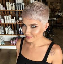 Get emily ratajkowski's new platinum blonde hair krátke dámske účesy. Pin On Hide