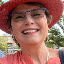 Karen Poggi's Instagram, Twitter & Facebook