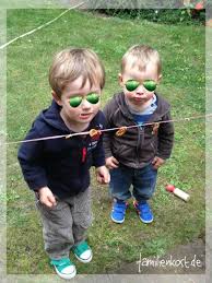 Brezel Knabbern Von Der Leine Als Spiel Zum Kindergeburtstag Kindergeburtstag Spiele Kinder Geburtstag Spiele Kindergeburtstag