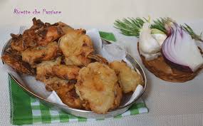 Le frittelle di cipolle sono un'ottima idea per un aperitivo sfizioso in casa oppure per un buffet quando tutte le frittelle di cipolla saranno pronte non vi rimane che prepararle in un piatto, dopo che. Frittelle Di Cipolla Rossa Di Tropea Ricette Che Passione Ricette Frittelle Nuove Ricette