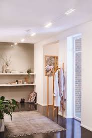 Die Spots Schweben Innerhalb Des Flures Und Wirken Durch Die Seile Sehr Elegant Flur Beleuchtung Garderobe S Seilsysteme Gemutliches Zimmer Deckenleuchten