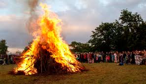 Gamle ritualer ved sankthansaften redigér wikikode. Beredskab Ost Overvejer Forbud Mod Sankthansbal Heleherlev