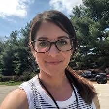 Leslie Farris's Instagram, Twitter & Facebook