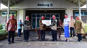 Istana merdeka merupakan tempat resmi kediaman dan kantor presiden indonesia yang letaknya menghadap ke taman monumen nasional (monas) jalan medan merdeka utara, jakarta. Naskah Asli Teks Proklamasi Akan Ditampilkan Di Istana Merdeka Jatengdaily Com