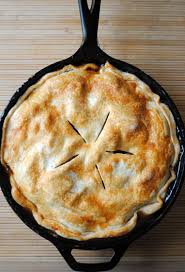 Cook until the apples are tender and the crisp is golden brown. Easy Skillet Apple Pie