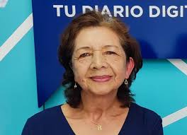 Beatriz León es la nueva Madre Símbolo de un punto de bailoterapia lojano