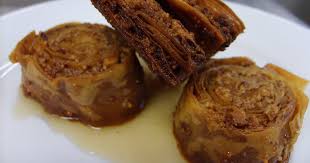 Appuyez délicatement du bout des doigts sur les bords, ainsi,le jaune d'oeuf les soudera à la feuille centrale du dessus. Dans La Cuisine De Annie Capsule Baklavas A L Erable Baklava Cuisine Desserts Sucres