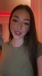 Kimberly Smart's Instagram, Twitter & Facebook