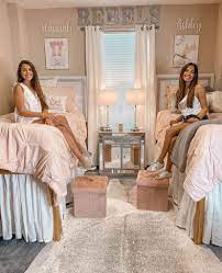 May 14, 2021 · whether you're looking for preppy inspo or new ways to wear your favorite pair of sweats, there's a fabulous outfit on this list for you. 29 Dorm Room Inspiration Ideas You Need In 2021 By Sophia Lee