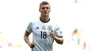 Die deutsche nationalmannschaft siegt dank toni kroos in letzter sekunde mit 2:1 gegen schweden. Kroos Ich Spiele Nie Mehr In Deutschland Fussball Sport Bild