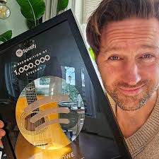 Bowe (@brandnewtracks)