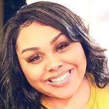 Davina Grant's Instagram, Twitter & Facebook