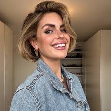 Julie Blackwelder's Instagram, Twitter & Facebook