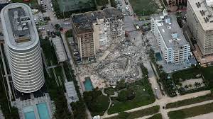 Al menos un la torre sur de edificio champlain tower en miami beach (collins y la 88) colapsó parcialmente alredor. I My2ujej3pxbm