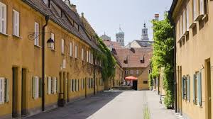 Studien zur entwicklung des sozialen wohnungsbaus im 15. Fuggerei Augsburg Gastehaus Gold