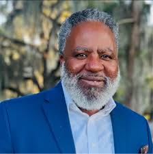 Reginald Weary's Instagram, Twitter & Facebook