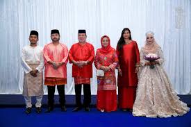 Tunku ibrahim dilantik sebagai waris apabila duli yang maha mulia sultan iskandar menaiki takhta kerajaan johor dan dimasyurkan sebagai tunku mahkota johor pada 3 julai 1981. Hrh Crown Prince Of Johor Auf Twitter Dymm Sultan Ibrahim Ibni Sultan Iskandar Sultan Johor Dyam Mejar Jeneral Tunku Ismail Tunku Mahkota Johor Berangkat Ke Majlis Resepsi Perkahwinan Anak Perempuan Kepada