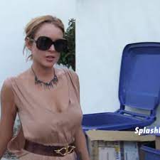Lindsay Lohan -- Follow the Bouncing Boobs