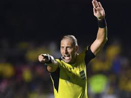 Mal colocado en la jugada, pero correcta aplicación del reglamento en el gol de brasil. Copa America 2019 Pitana El Arbitro Que Dejara El Silbato Para Entrar En Politica Mundo El Comercio Peru
