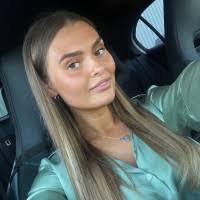 Leah Lloyd's Instagram, Twitter & Facebook