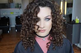 How To Avoid Pyramid Head According To Top Curl Stylists Curly Hair Styles Stylish Hair Hair