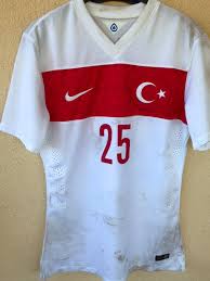 Something turkey had failed to do in the first half after soaking up pressure and defending compactly was hit italy on the counterattack. Turkey Away Football Shirt 2014 2015