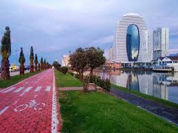 Batumi (en georgiano, ბათუმი) es una ciudad y un puerto de georgia.situada en la costa oriental del mar negro, próxima a la frontera con turquía.batumi es la segunda ciudad más importante de georgia, sirve como un importante puerto, centro comercial, estación ferroviaria, balneario y base militar Batumi Georgia Find An Authentic Private Tour