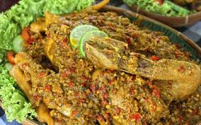 Yang membuat ini menjadi unik, proses pemijatan daging bebek betutu ini dilakukan sendiri oleh gung niang tanpa. Resep Kuliner Nusantara Ayam Betutu Lezat Dari Bali Okezone Lifestyle