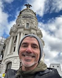 I saw you in my dreams again. It felt so real. New York, a dream in motion.  💚