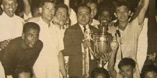 Kalau dilihat kepada barisan pemain, sepatutnya johor dt johor dt yang sudah menjuarai pelbagai kejuaraan domestik dan antarabangsa termasuk menjulang liga super (2014, 2015, 2016, 2017), piala fa. Perak Juara Pertama Piala Malaysia 1967