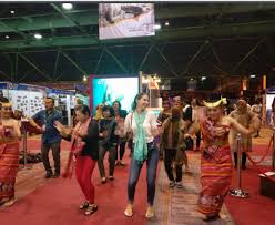 Lagu berjudul tak tun tuang yang dinyanyikan oleh penyanyi dari negara seberang iaitu upiak isil dicipta sepenuhnya oleh beliau sendiri bersama kawan baiknya, ardi tanjung. Tarian Dan Tak Tun Tuang Indonesia Dipuji Di Negara Tetangga Pontas