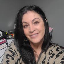 Do any of you guys/gals have netting going around the rail? I'm wondering  what type of netting you used? How did you attached it to the  railing/stanchions? I'm also open to any