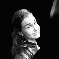 Julia Antolin's Instagram, Twitter & Facebook