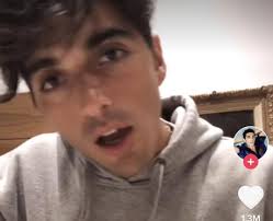 Perez has disclosed that while he had experience in musical theater, he had a voice double for the kissing booth 2 and he had to learn to play the guitar. The Kissing Booth S Taylor Zakhar Perez Netflix Star S Age Height Dating History Capital