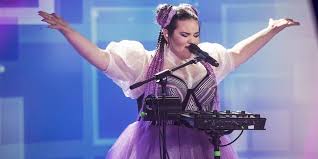 netta live remixes popular songs