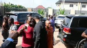 He emphasized on the fact that the person who will poison davido is someone he is fond of and is currently living in his house. 6cvrmdobgpuypm