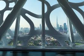 From dubai frame it takes roughly eight minutes to drive to dubai mall, 20 minutes to palm jumeirah, 18 minutes to burj al arab and 23 minutes to the walk jbr. Dubai Frame Tickets Infos Zum Grossten Bilderrahmen
