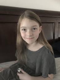 Anyone wonder why it was soooo hard to get her mustache & beard off at  first……. Then before the breakfast buffet, it came off so easy. 🤔