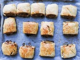 Place beef mince in a large mixing bowl. Hearty Shortcrust Sausage Rolls Spicepaw