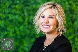 Amy Litz's Instagram, Twitter & Facebook