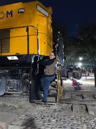 Luisa Peña ayúdanos por favor a reportar la luz mercurial ( nosotros ya  hicimos el reporte pero no nos hacen caso, ya vamos a cumplir tres semanas  sin luz) Mauricio Linares López